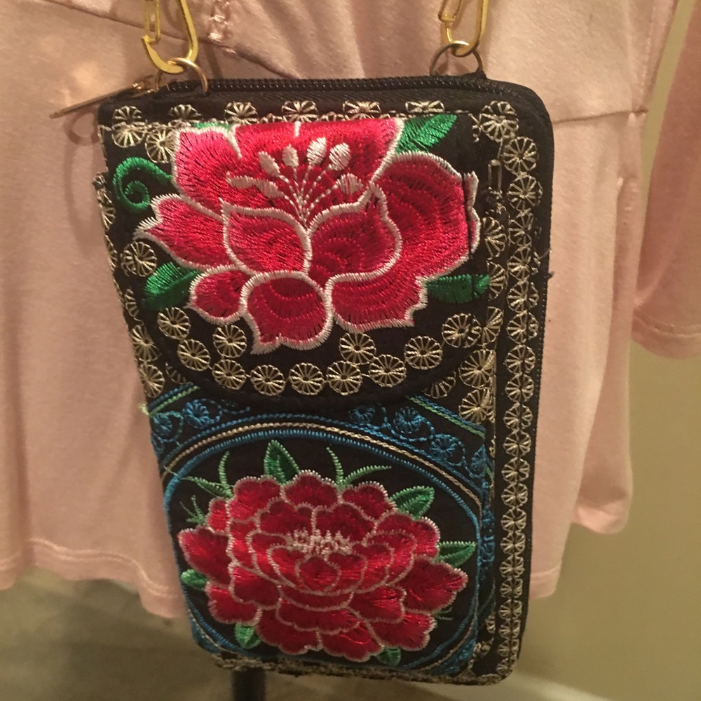 Floral Red Embroidered Cellphone Wallet NWOT!